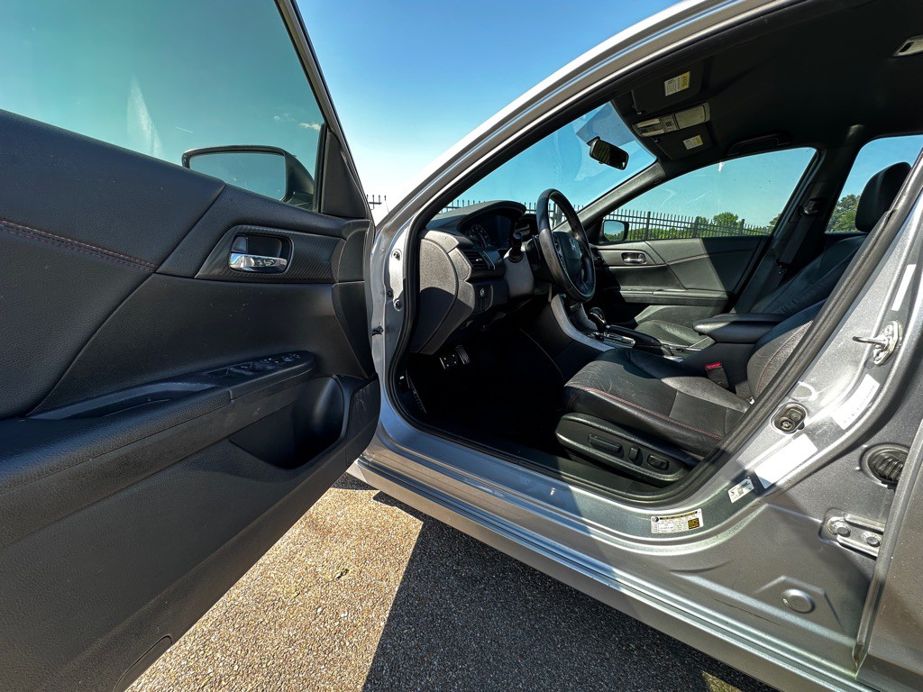 2017 Honda Accord Image 12
