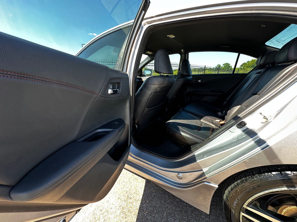 2017 Honda Accord Image 14