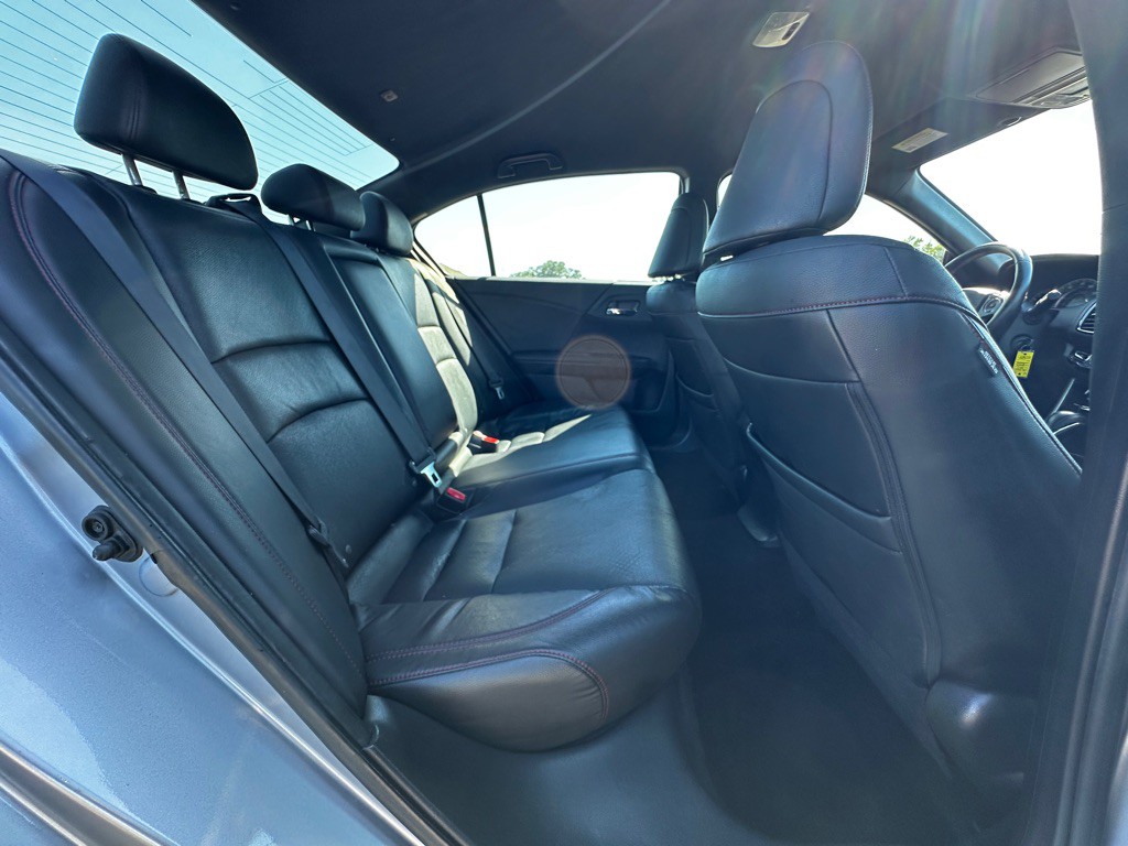 2017 Honda Accord Image 16