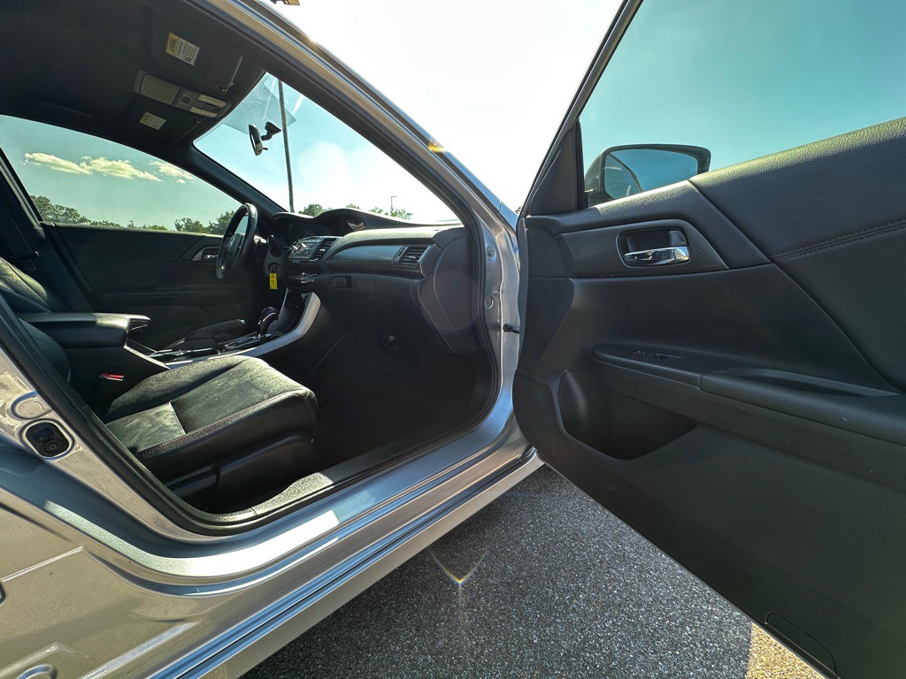 2017 Honda Accord Image 18