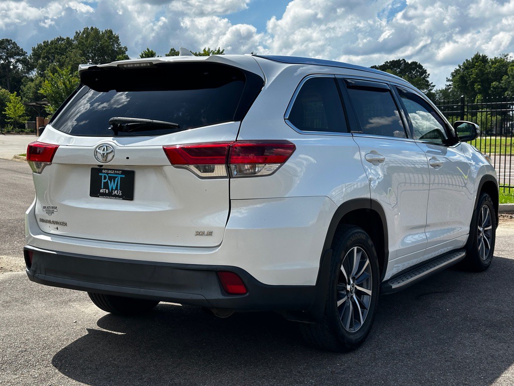 2017 Toyota Highlander Image 5
