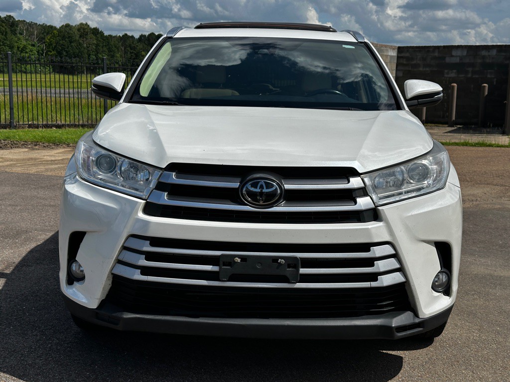 2017 Toyota Highlander Image 8