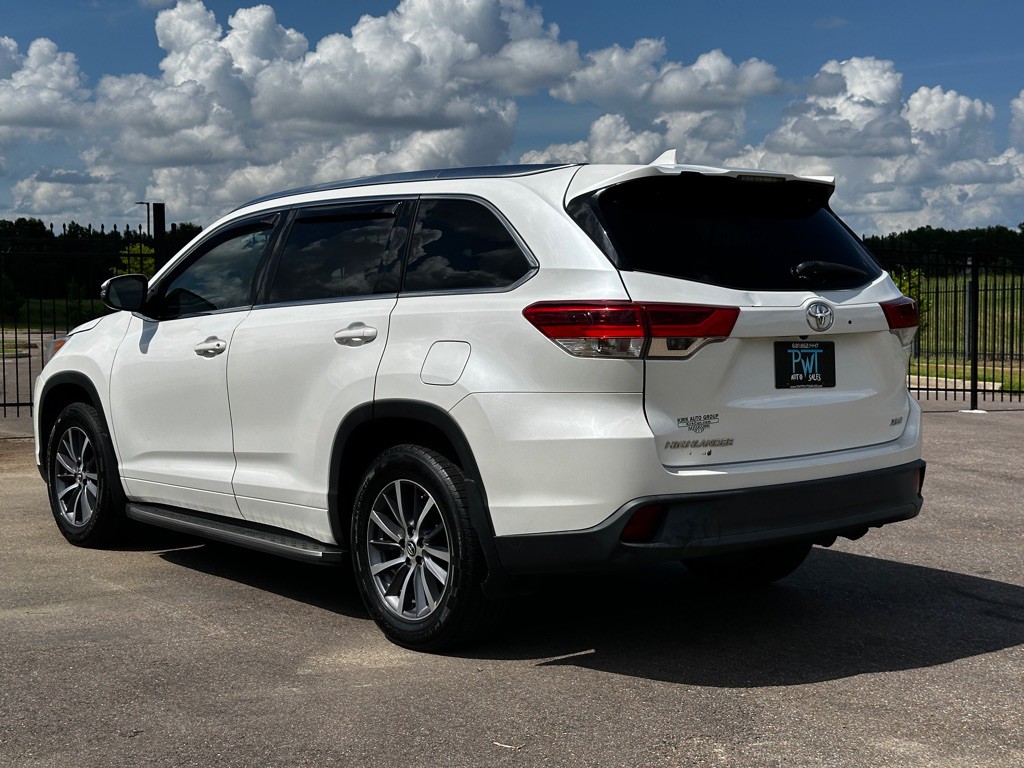 2017 Toyota Highlander Image 11