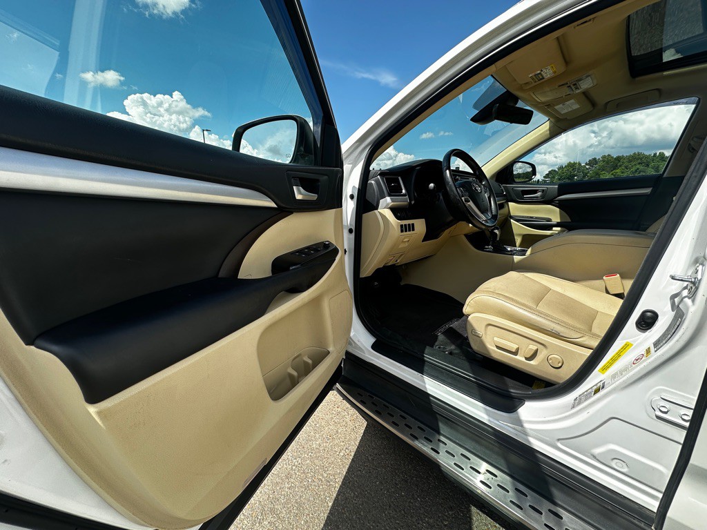 2017 Toyota Highlander Image 19