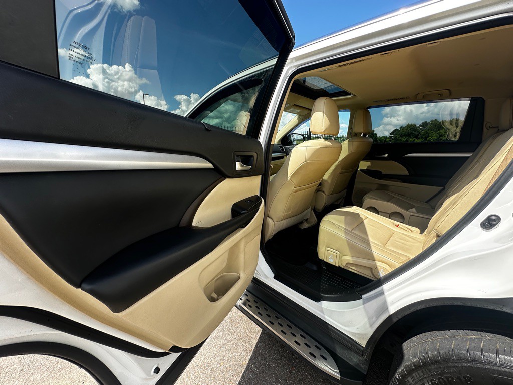 2017 Toyota Highlander Image 20