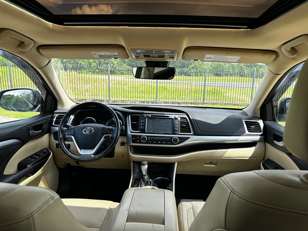 2017 Toyota Highlander Image 26