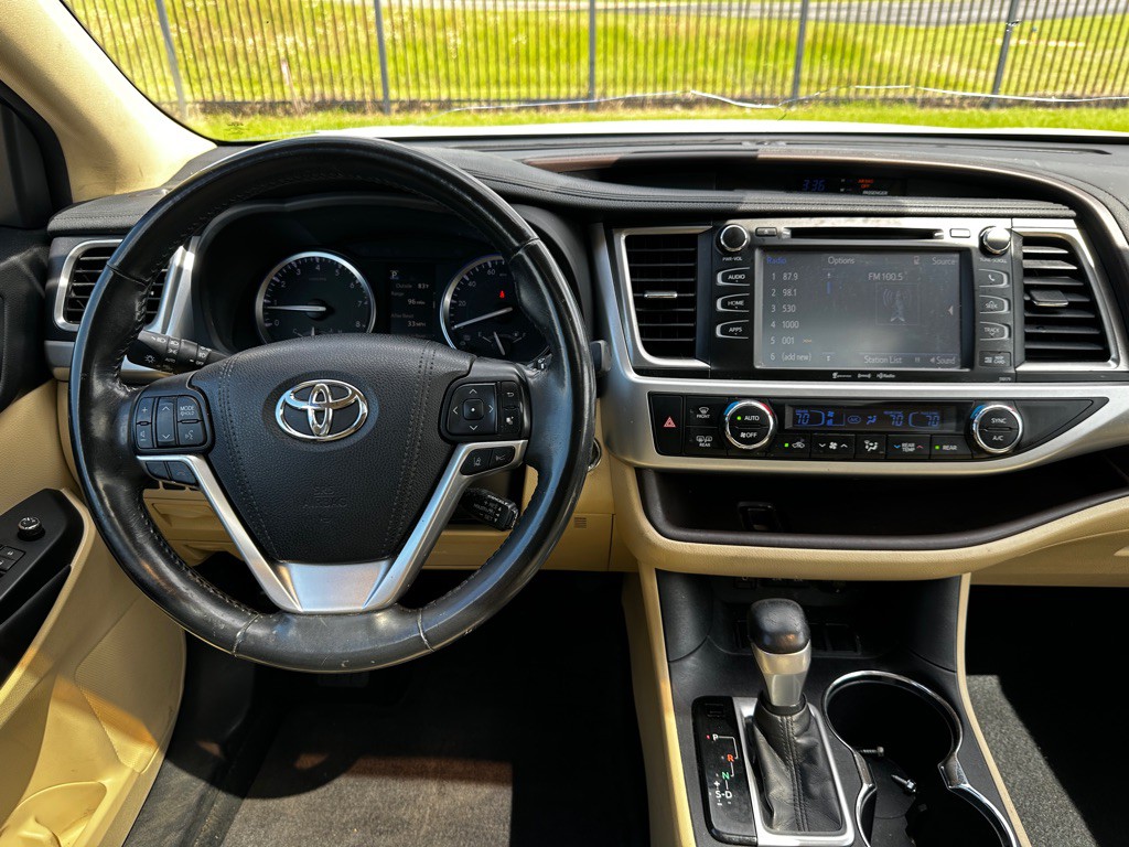 2017 Toyota Highlander Image 27