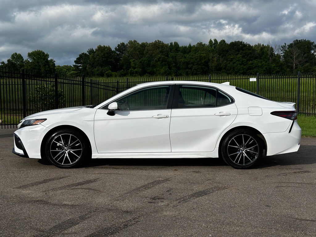 2021 Toyota Camry Image 2