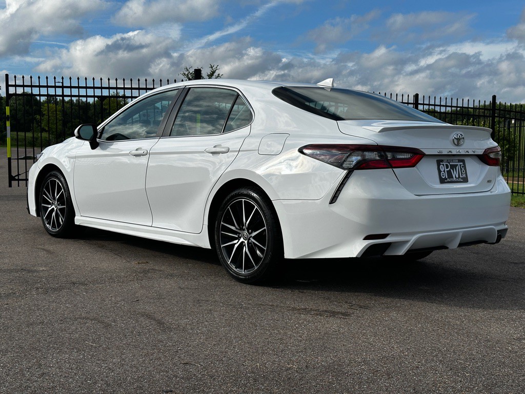 2021 Toyota Camry Image 3