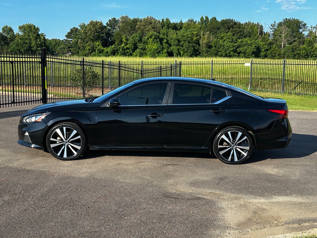 2021 Nissan Altima Image 2