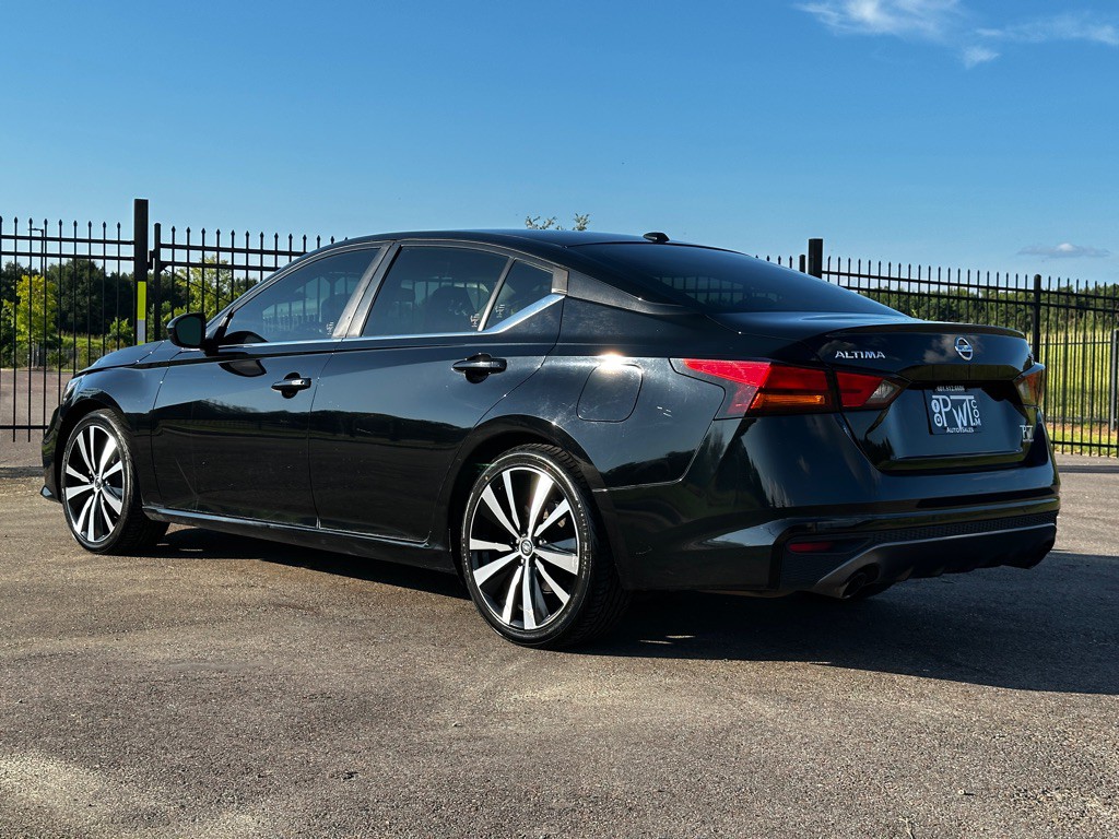 2021 Nissan Altima Image 3