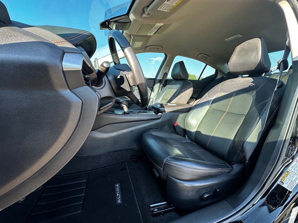2021 Nissan Altima Image 10