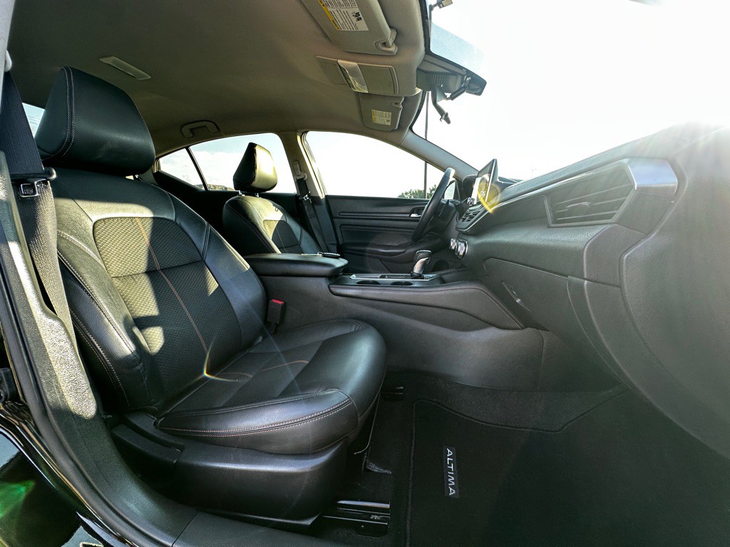 2021 Nissan Altima Image 17