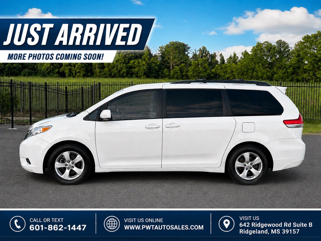 2012 Toyota Sienna Image 1