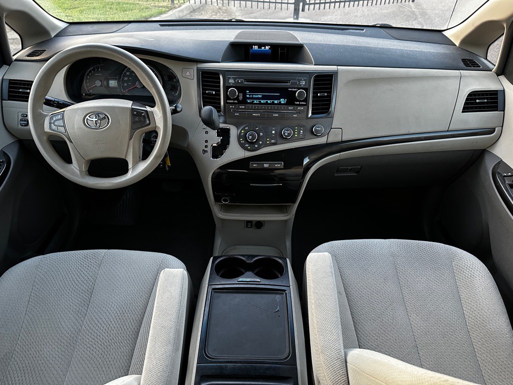 2012 Toyota Sienna Image 12