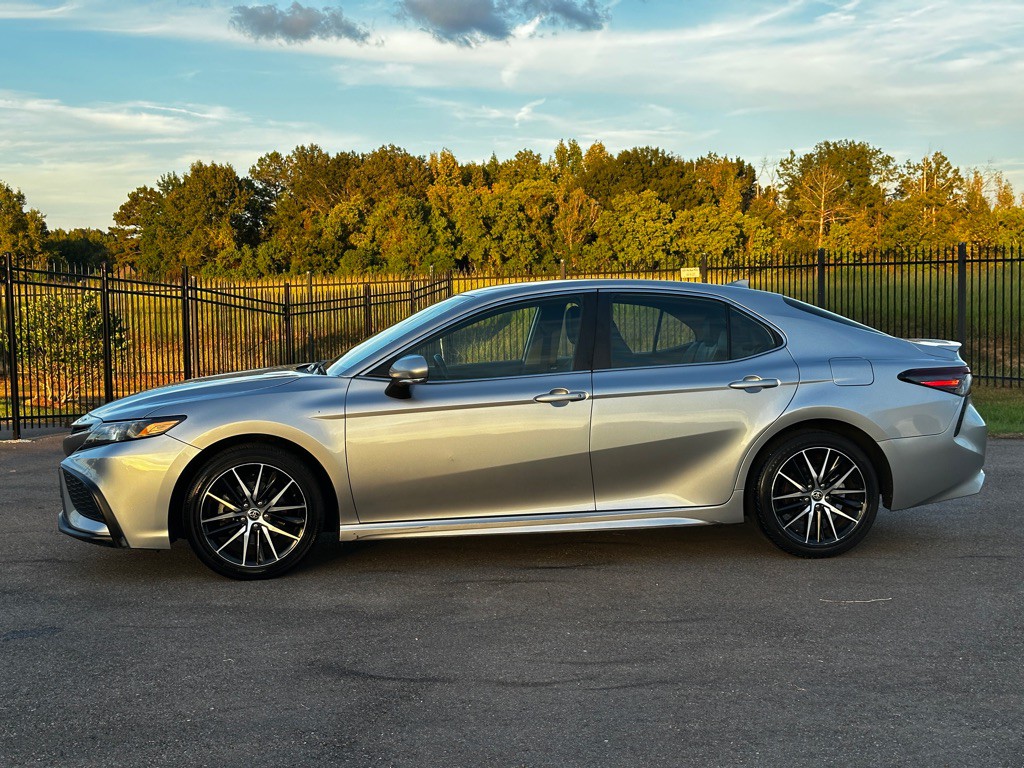 2022 Toyota Camry Image 2