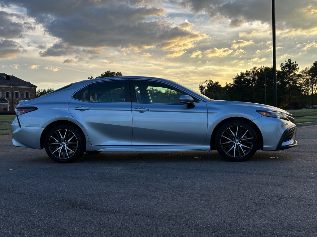 2022 Toyota Camry Image 6