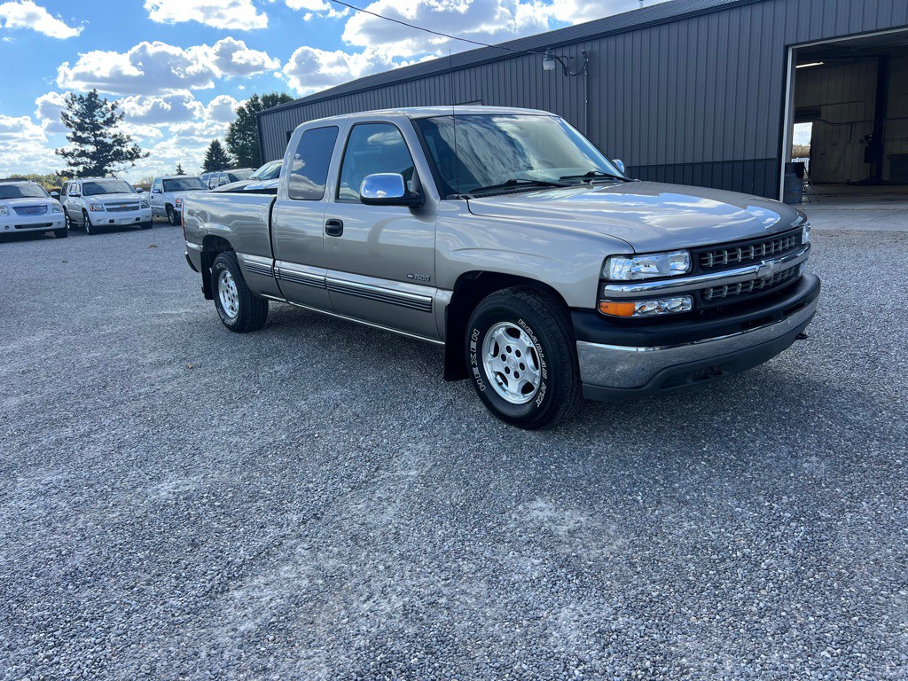 2002 Chevrolet Silverado 1500 Image 2