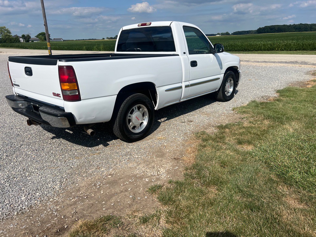 2001 GMC Sierra 1500 Image 2