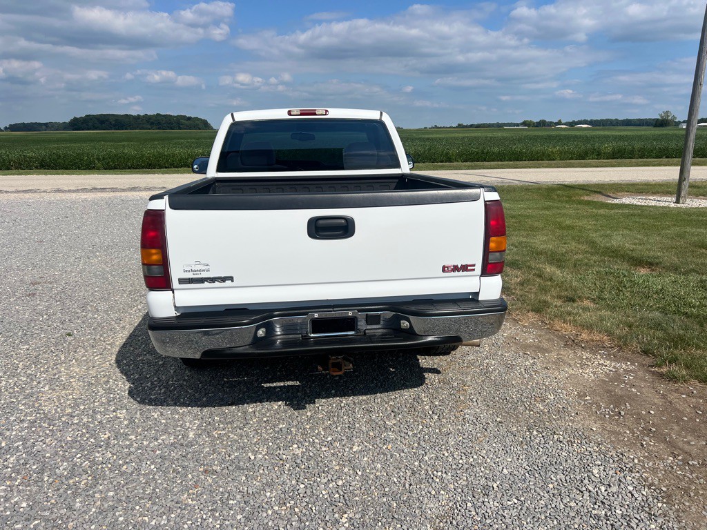 2001 GMC Sierra 1500 Image 3