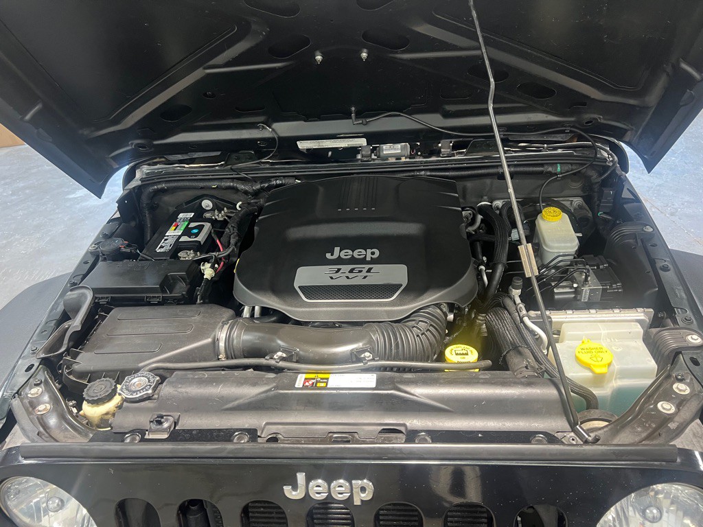 2012 Jeep Wrangler Image 11