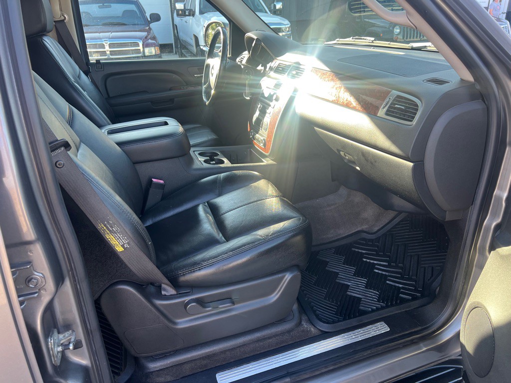 2007 Chevrolet Suburban Image 4