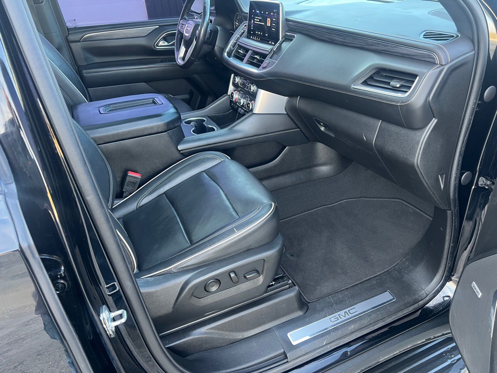 2021 GMC Yukon Image 3