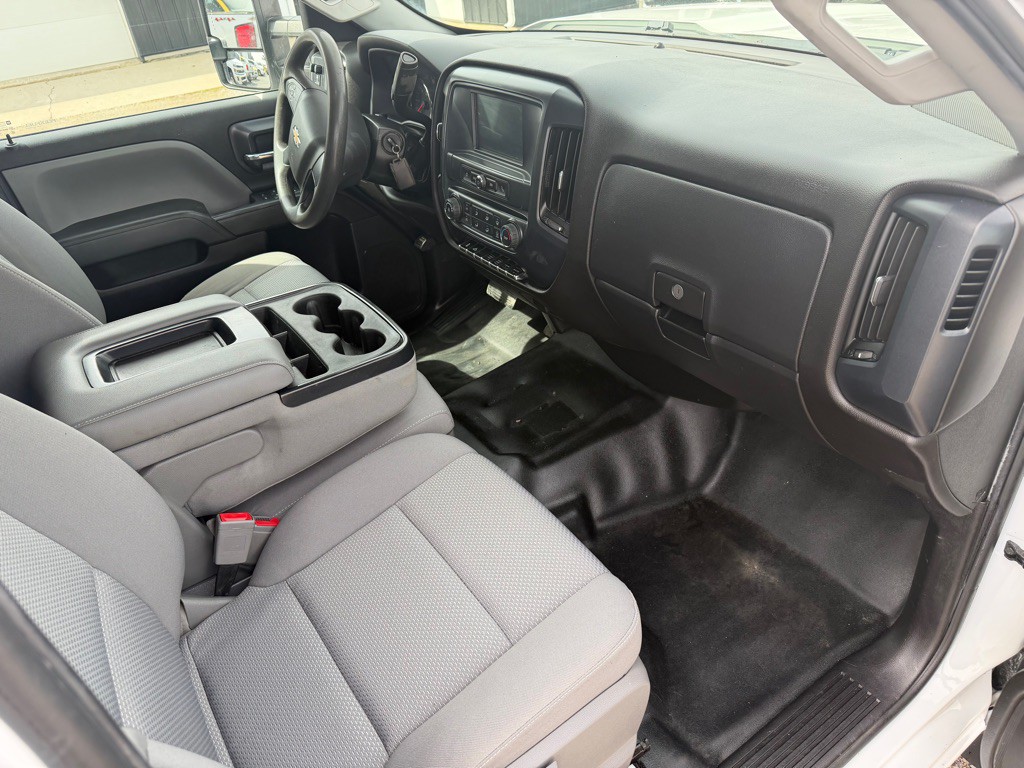 2019 Chevrolet Silverado 1500 Image 2