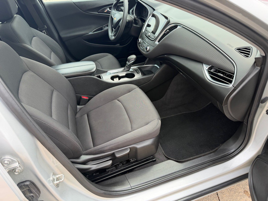 2021 Chevrolet Malibu Image 4