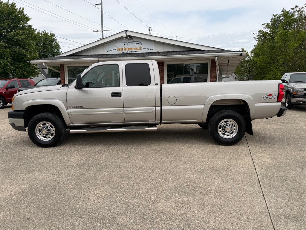 2005 Chevrolet Silverado 1500 Image 2