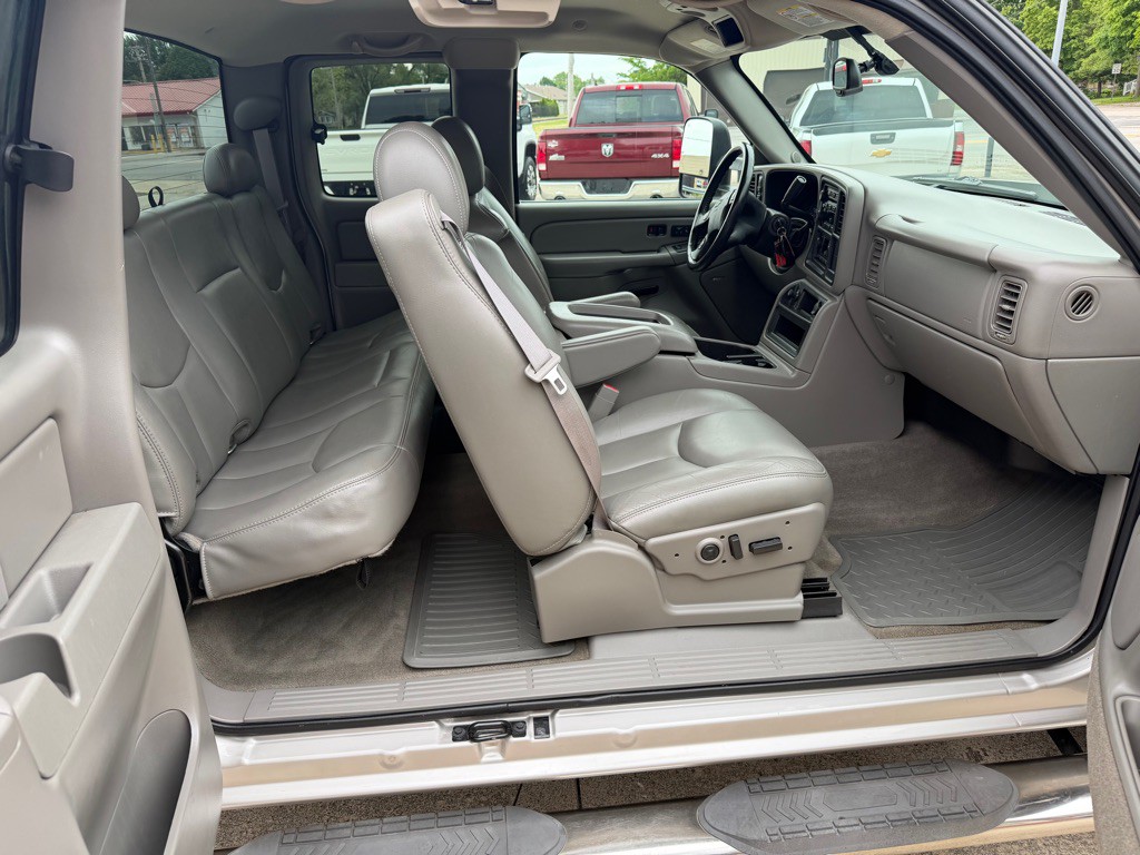 2005 Chevrolet Silverado 1500 Image 3