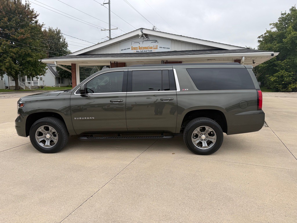 2019 Chevrolet Suburban Image 2