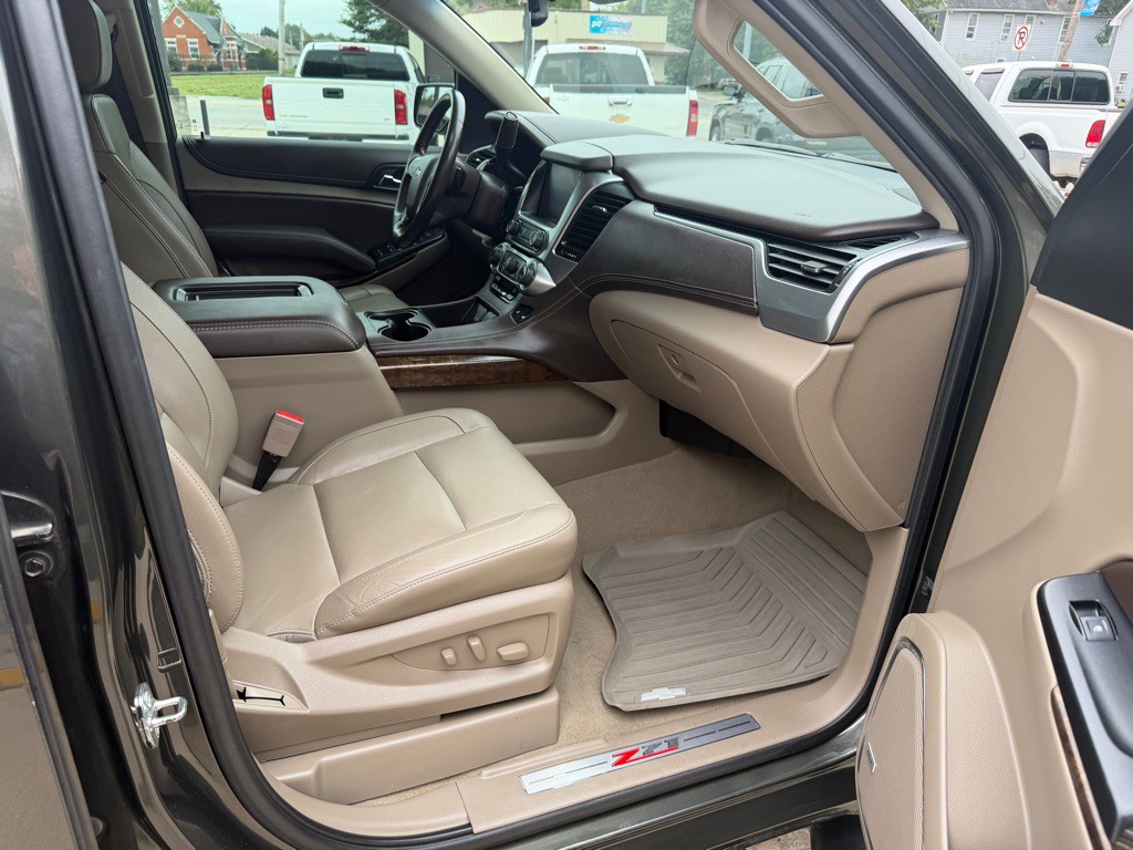 2019 Chevrolet Suburban Image 3