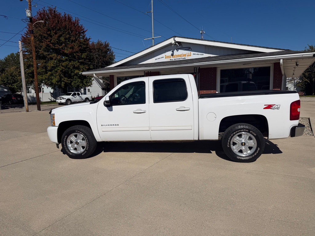 2011 Chevrolet Silverado 1500 Image 2