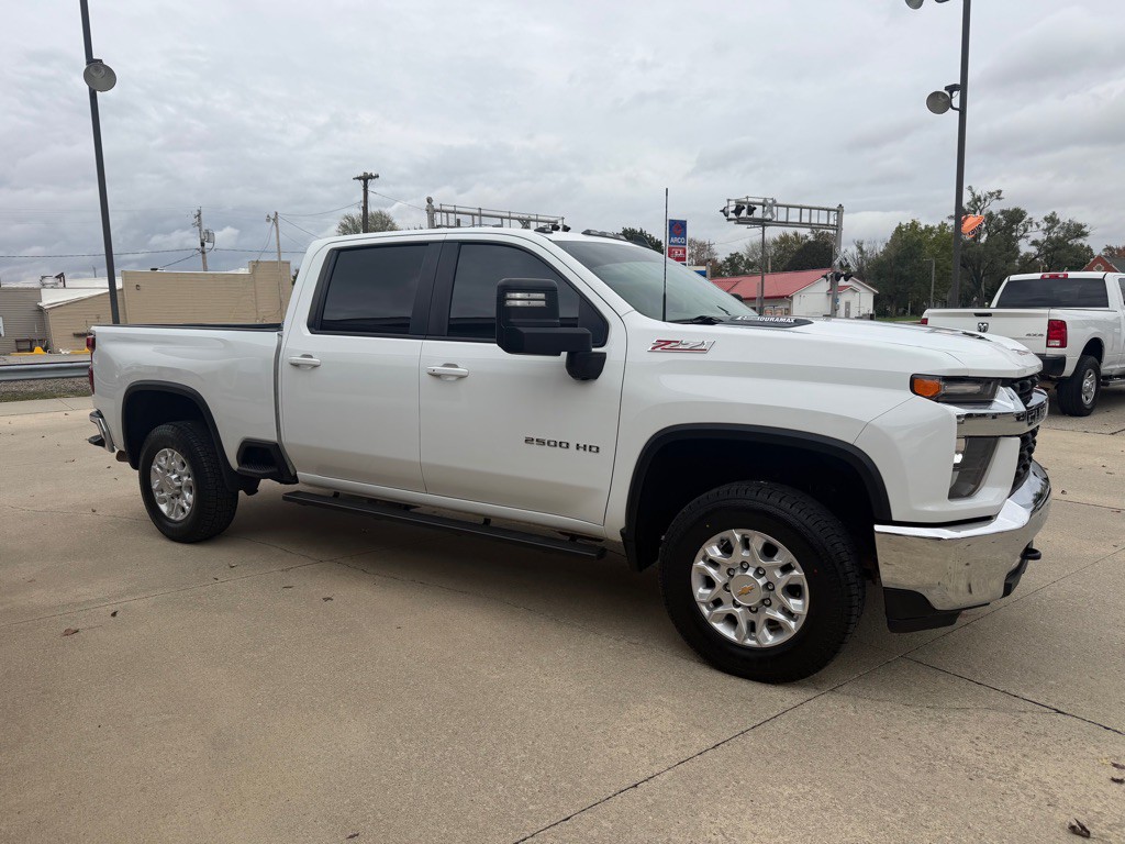 2021 Chevrolet Silverado 1500 Image 2