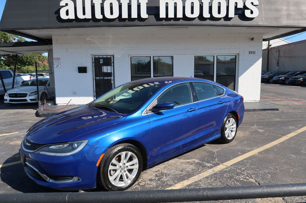 2016 Chrysler 200 Image 1