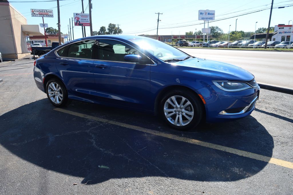 2016 Chrysler 200 Image 2
