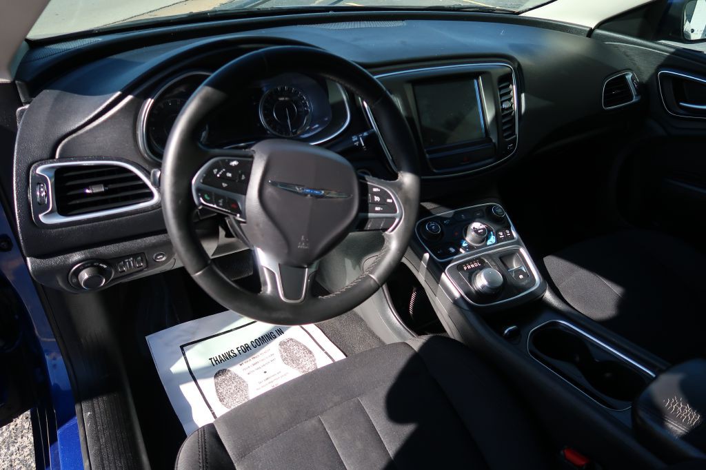 2016 Chrysler 200 Image 6