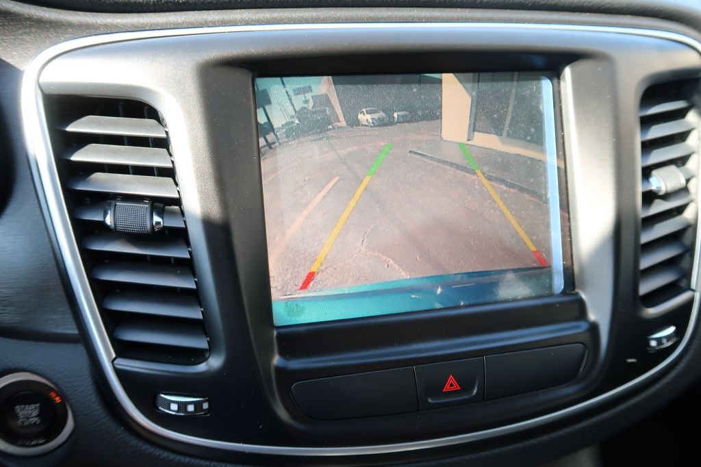 2016 Chrysler 200 Image 13