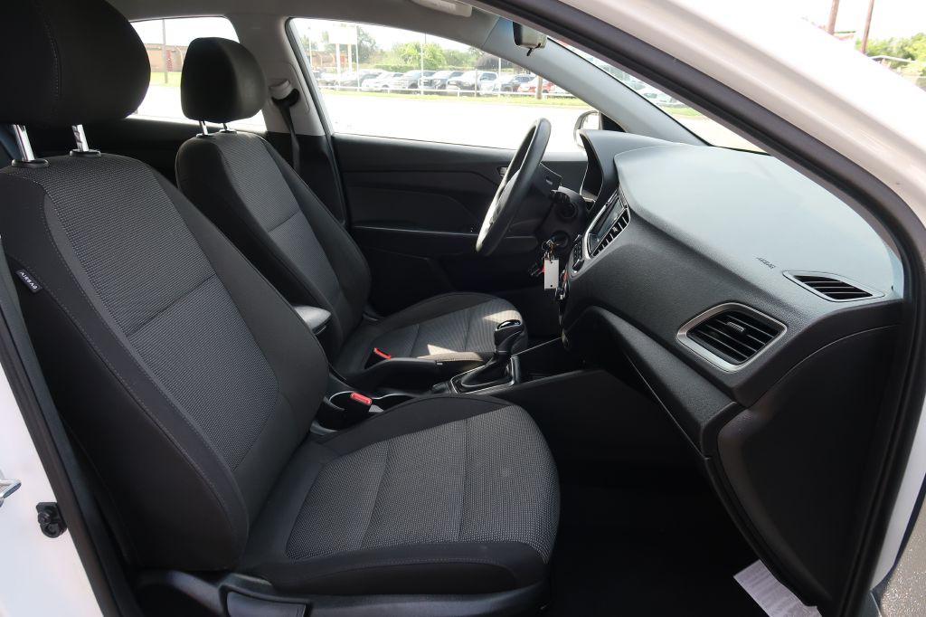 2018 Hyundai Accent Image 8