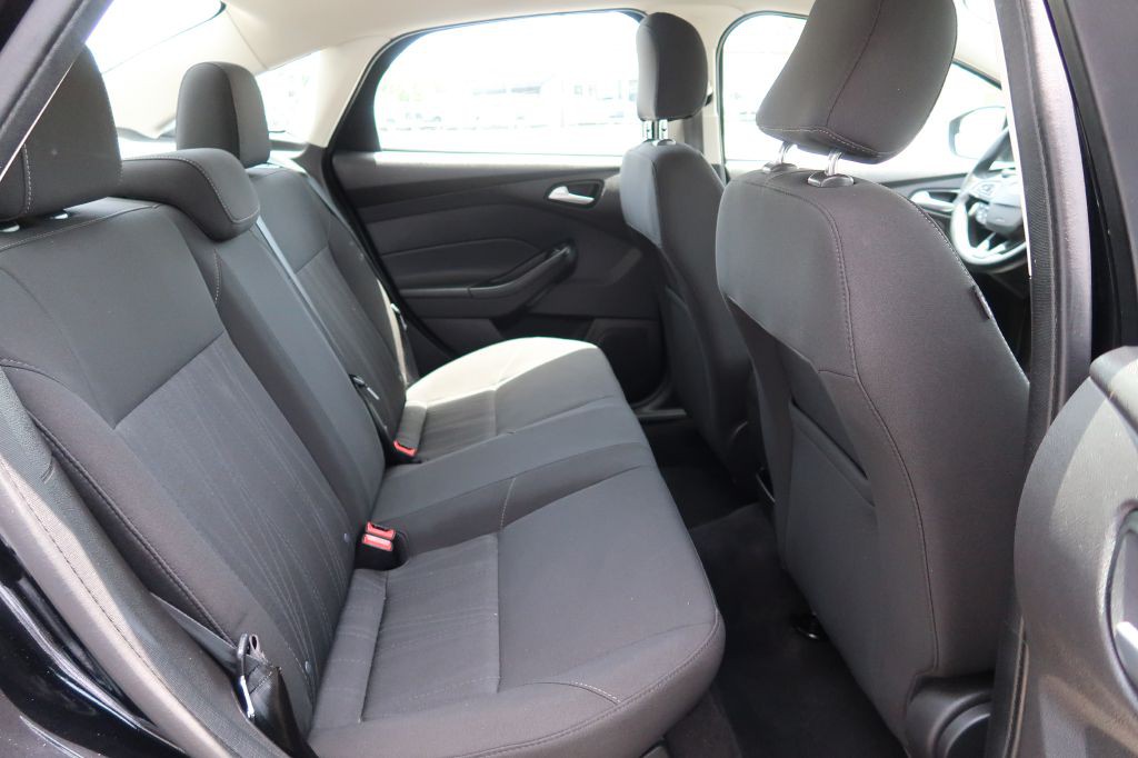 2017 Ford Focus Image 8
