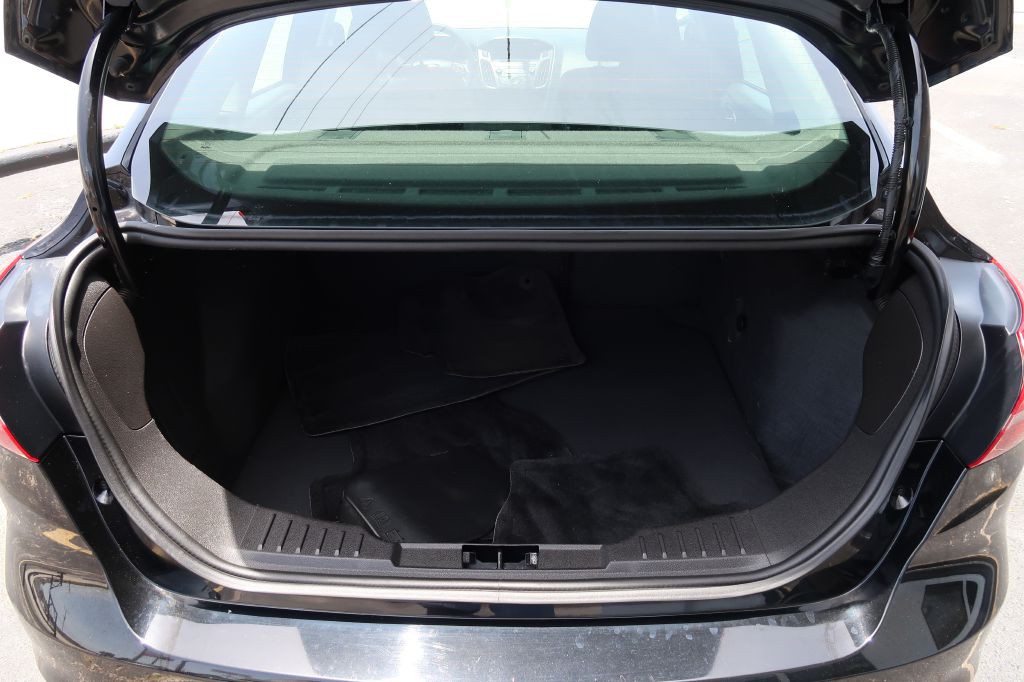 2017 Ford Focus Image 11