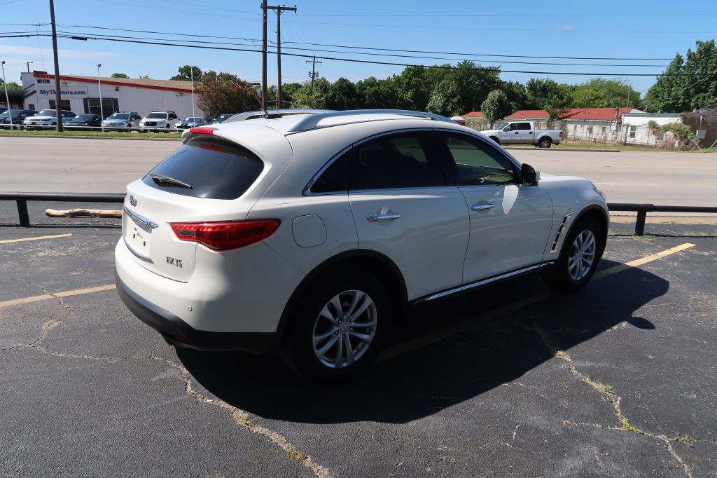 2011 INFINITI FX35 Image 3