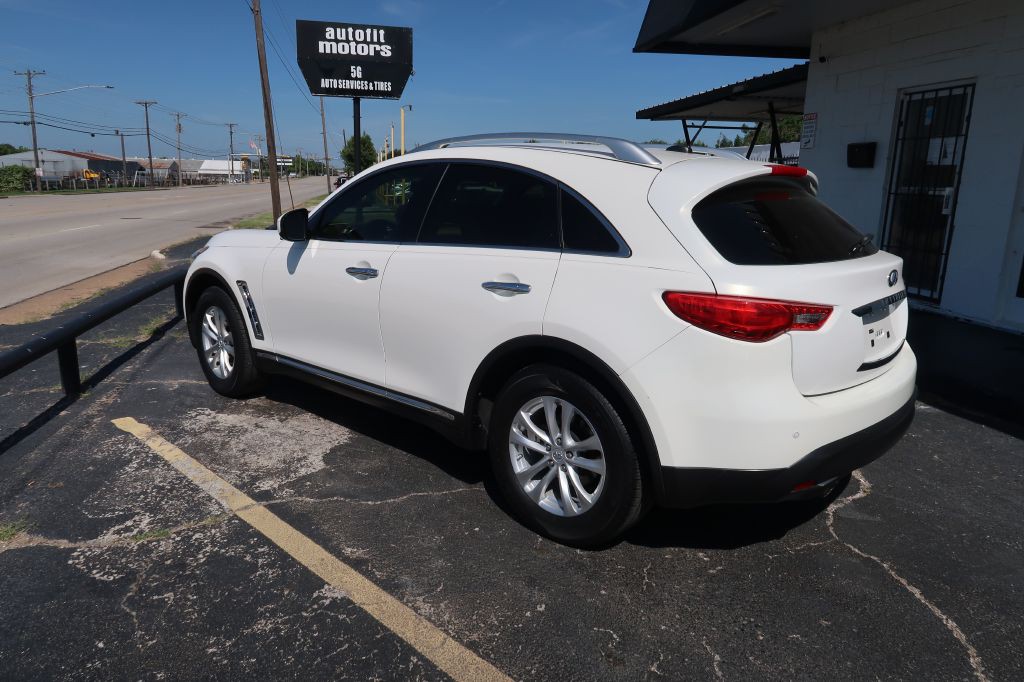 2011 INFINITI FX35 Image 4