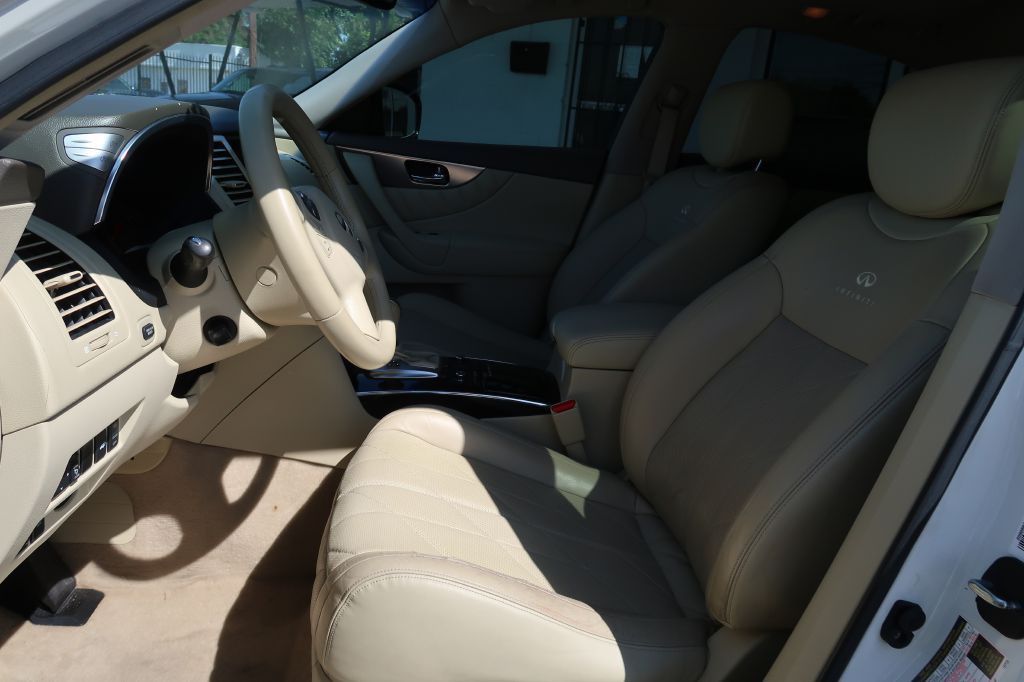 2011 INFINITI FX35 Image 5