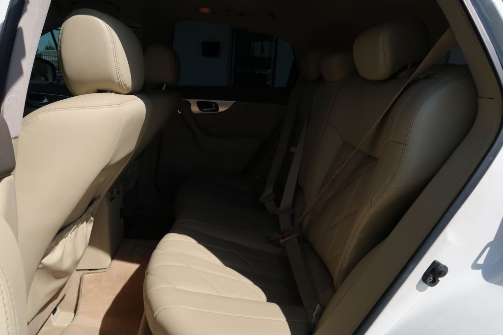 2011 INFINITI FX35 Image 7