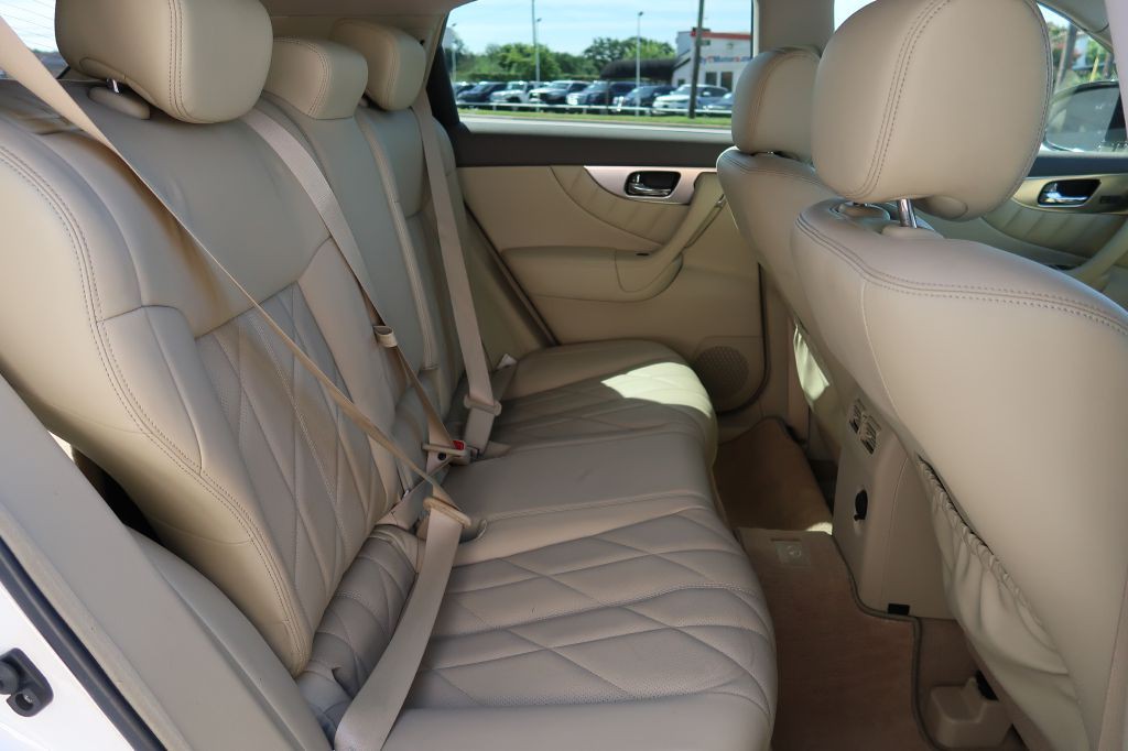 2011 INFINITI FX35 Image 8