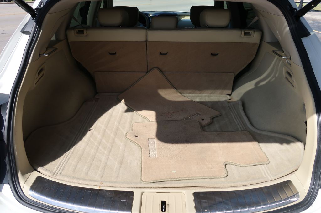 2011 INFINITI FX35 Image 11