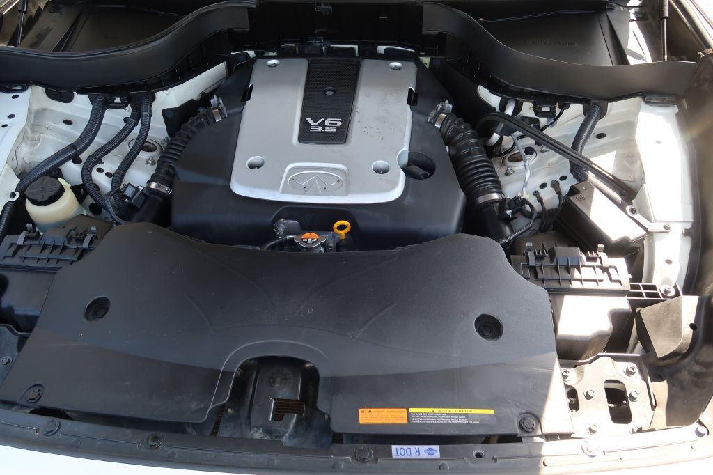 2011 INFINITI FX35 Image 12