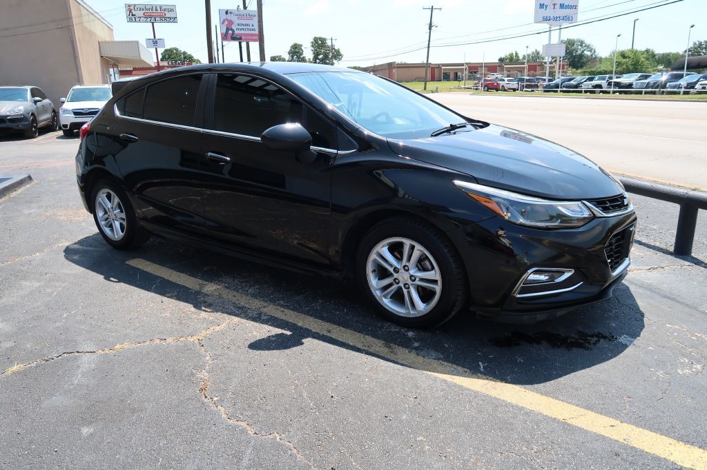 2018 Chevrolet Cruze Image 2